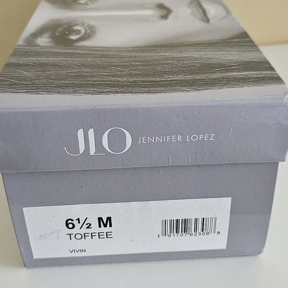 Jennifer Lopez Tan Knotted Square-Toe Slide Sandals - Picture 3 of 7